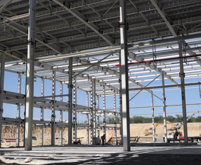 Ejemplo de instalación de piezas de acero para una bodega industrial en Saltillo, Coahuila